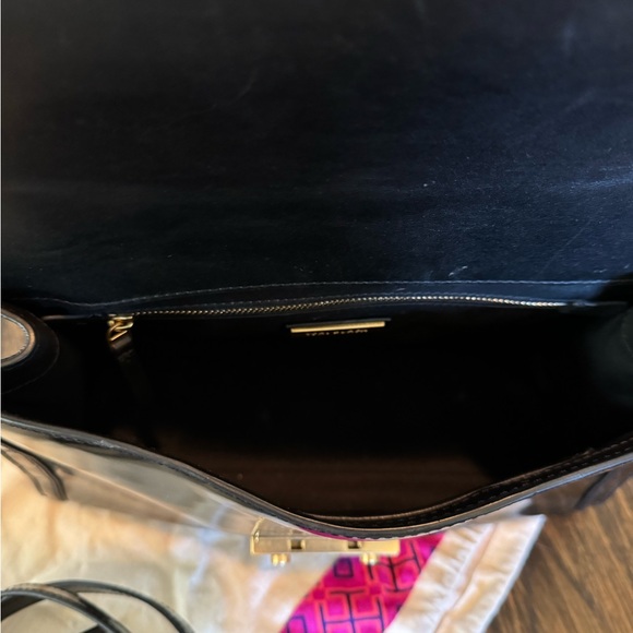 Tory Burch top handle black handbag with removeable crossbody strap, gold latch. - Picture 4 of 5